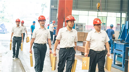 万力集团“送清凉”活动,慰问一线员工