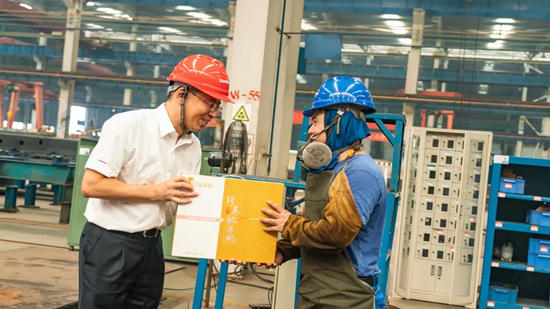 万力集团“送清凉”活动,慰问一线员工