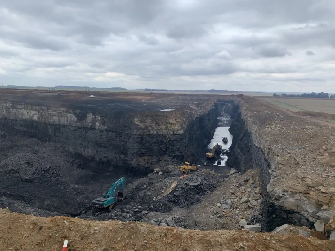 挑战矿山难题!山河智能95吨级矿用挖掘机成功进入非洲市场