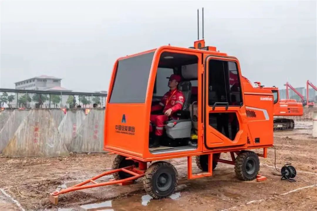 表现亮眼引关注!山河智能5G远程遥控挖掘机现身湖北省自然灾害工程应急救援基地